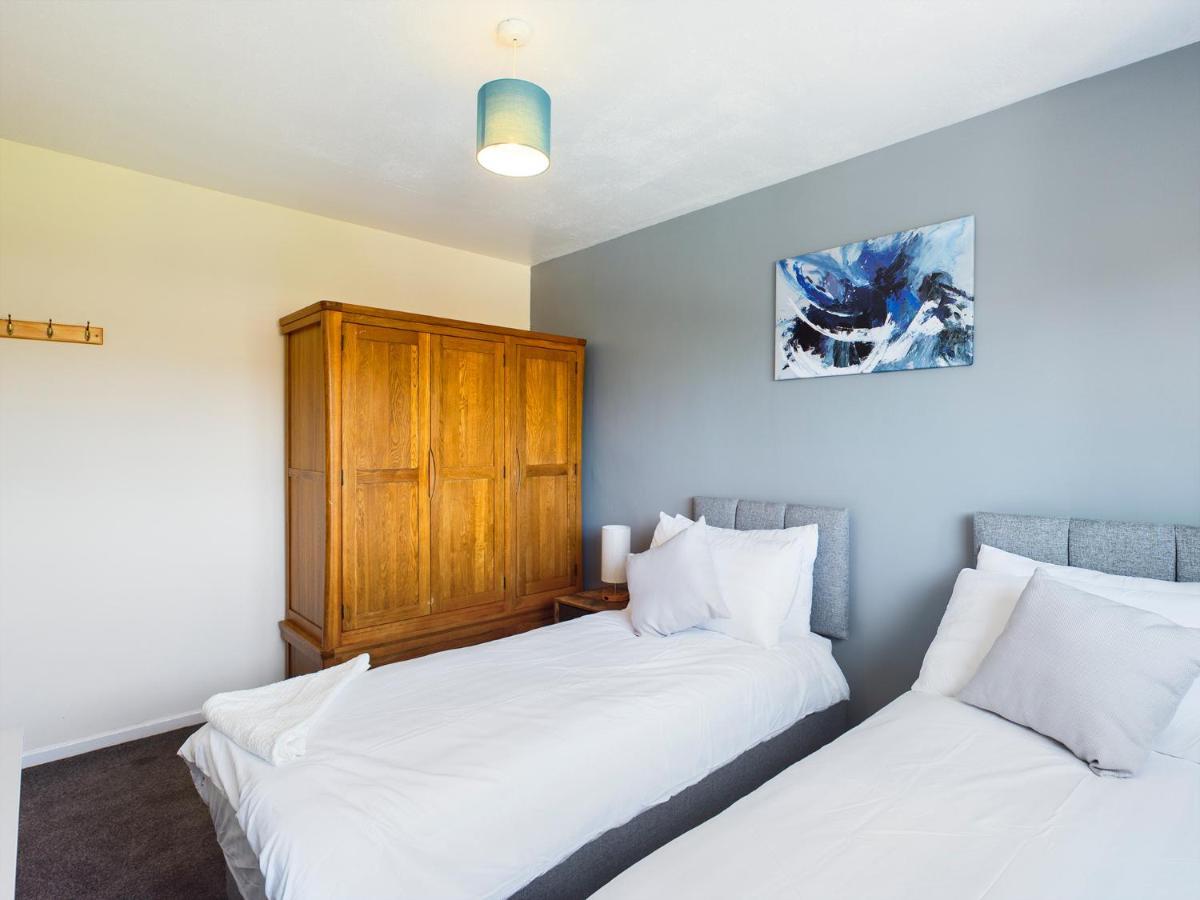 247 Serviced Accommodation In Telford- 3Br House 外观 照片