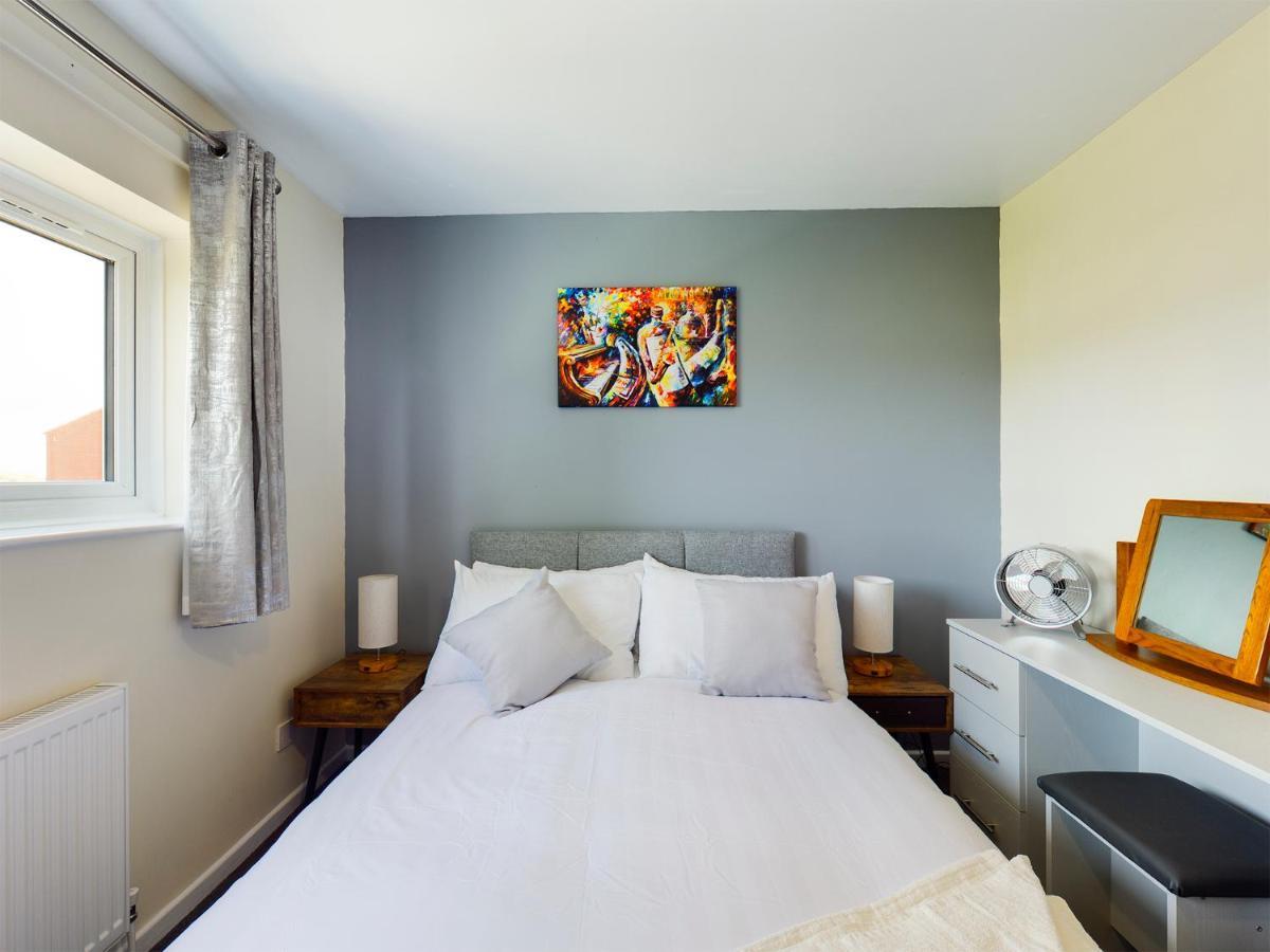 247 Serviced Accommodation In Telford- 3Br House 外观 照片