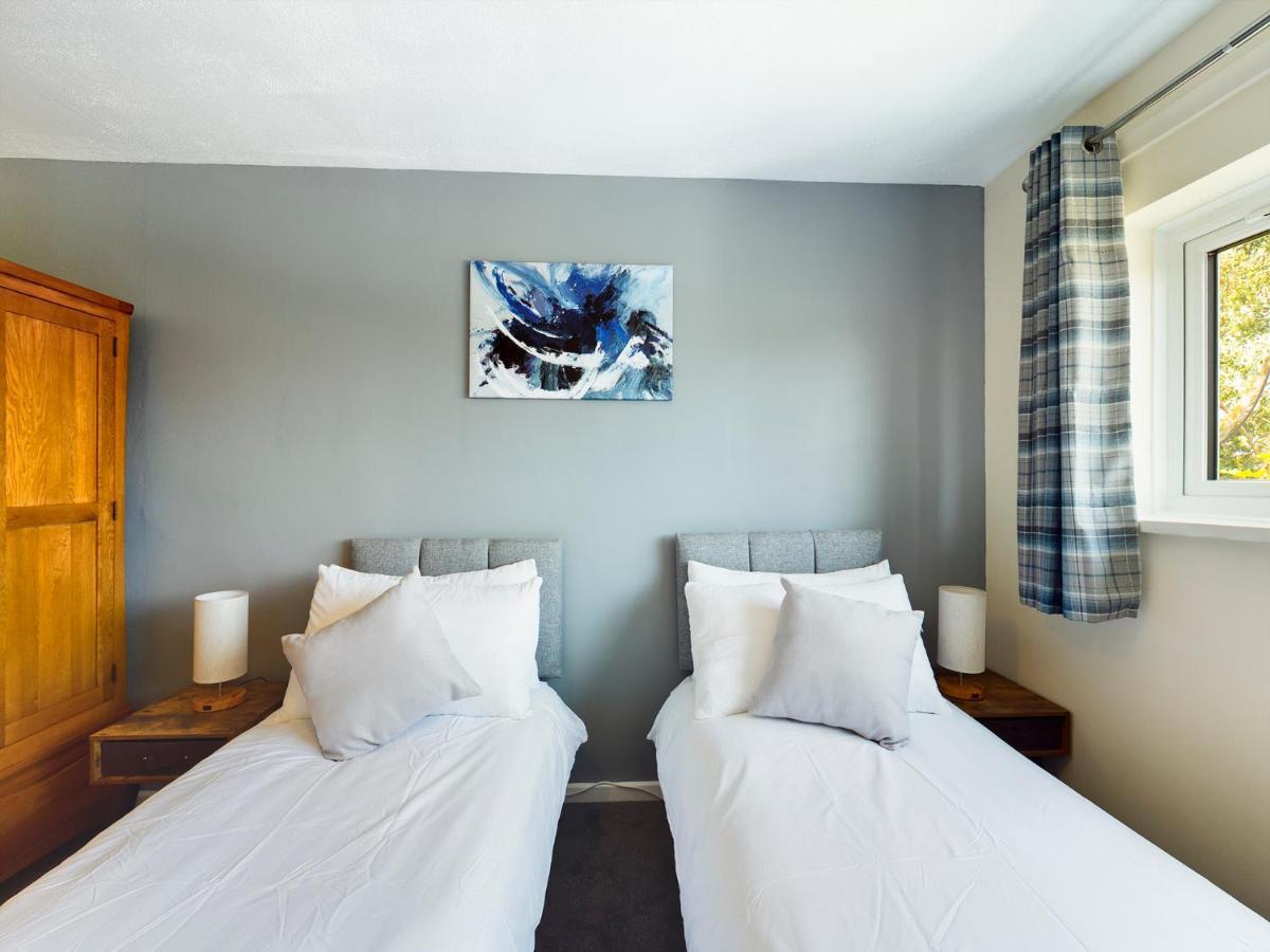 247 Serviced Accommodation In Telford- 3Br House 外观 照片