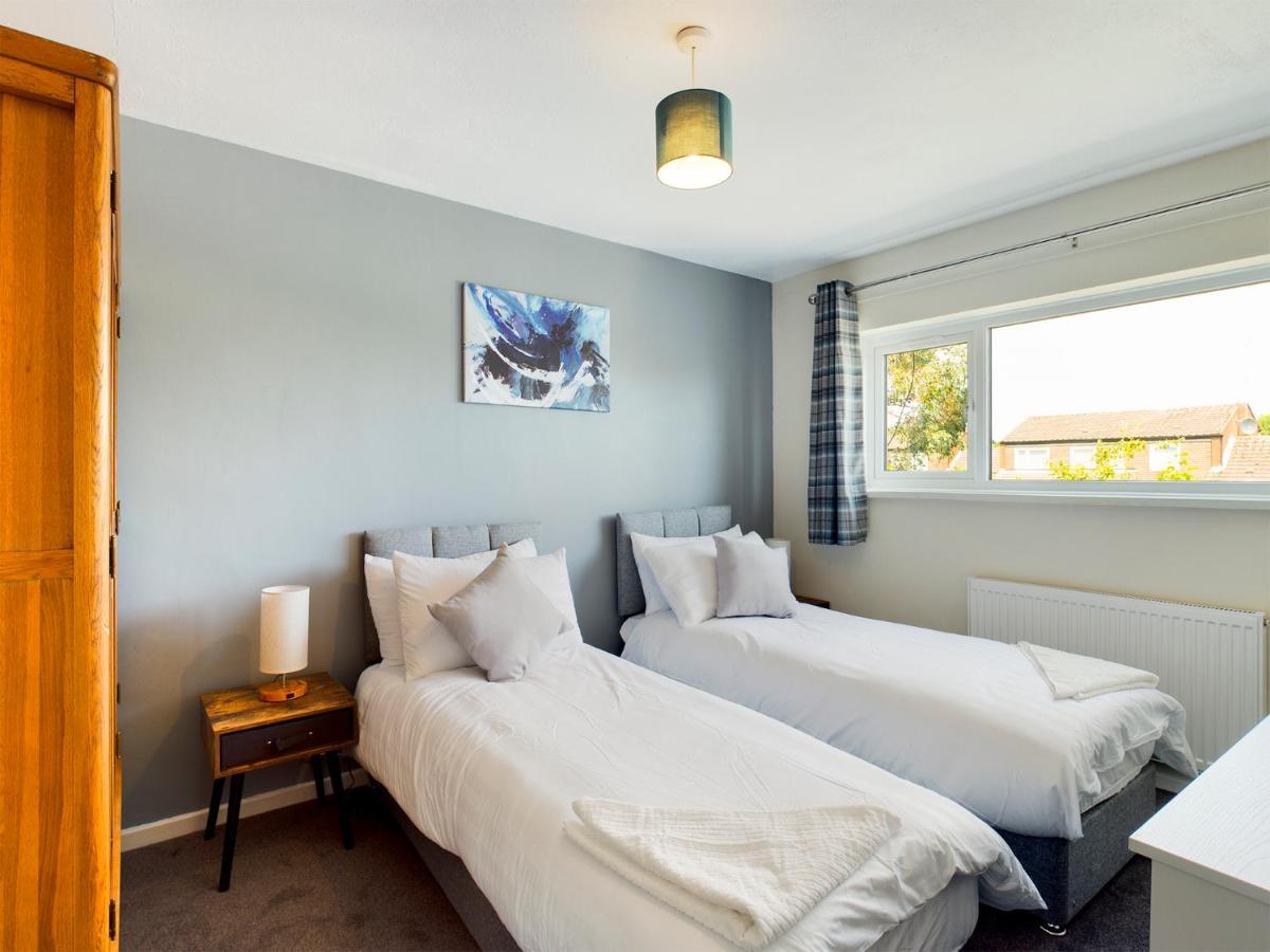247 Serviced Accommodation In Telford- 3Br House 外观 照片