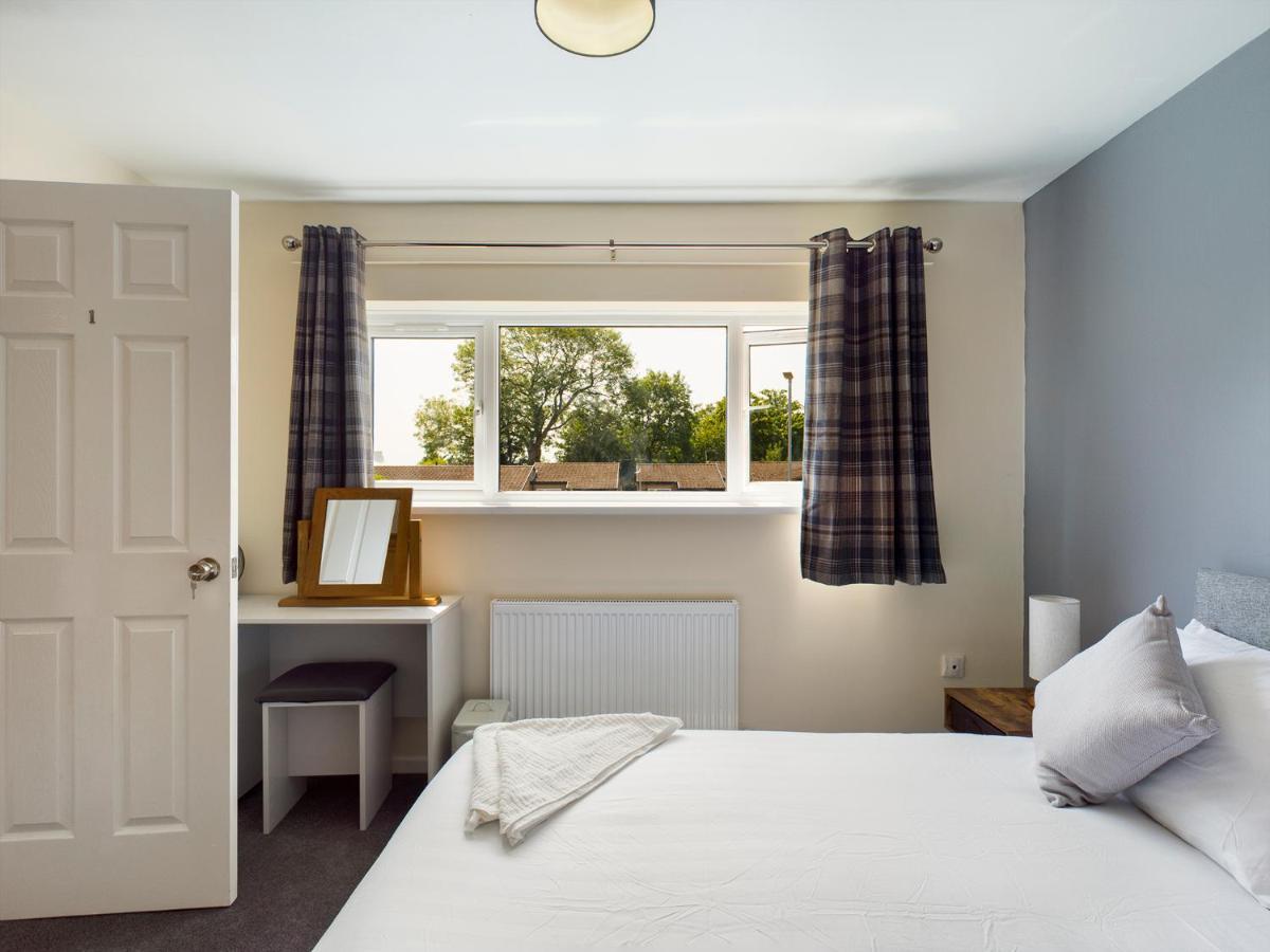 247 Serviced Accommodation In Telford- 3Br House 外观 照片