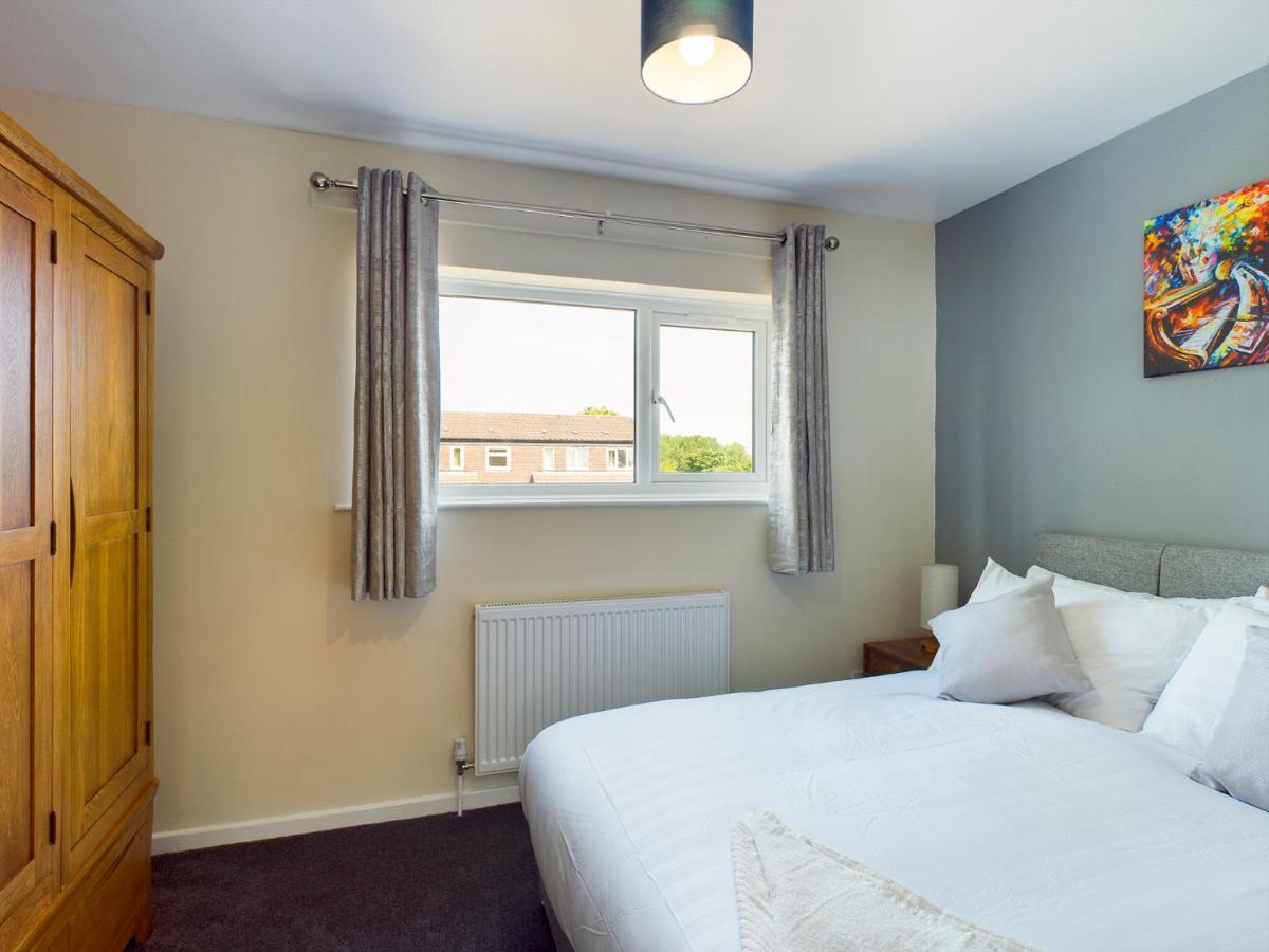 247 Serviced Accommodation In Telford- 3Br House 外观 照片