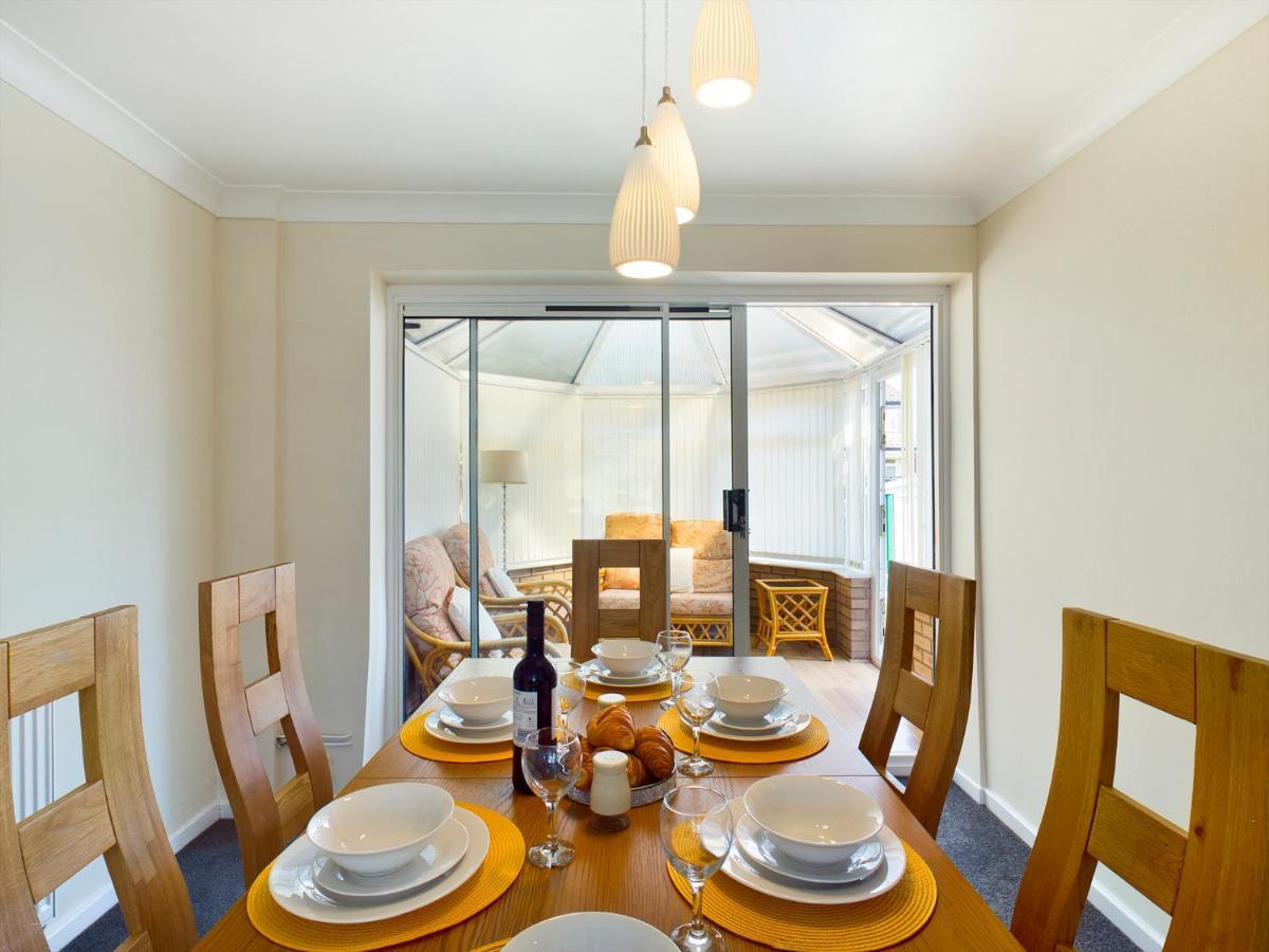 247 Serviced Accommodation In Telford- 3Br House 外观 照片