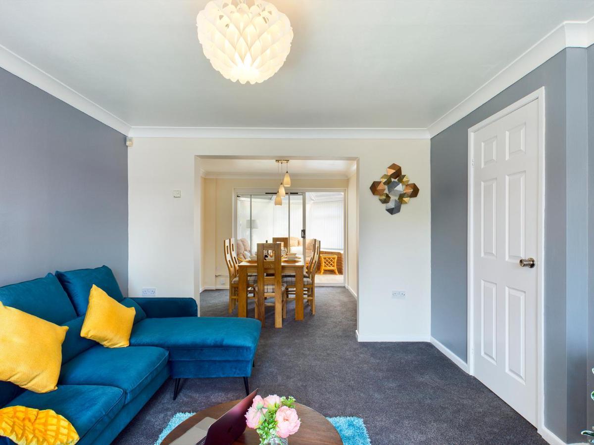 247 Serviced Accommodation In Telford- 3Br House 外观 照片
