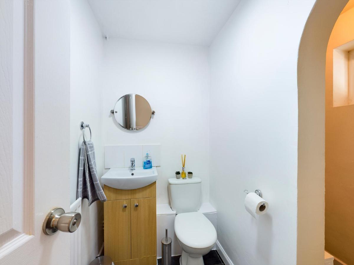 247 Serviced Accommodation In Telford- 3Br House 外观 照片